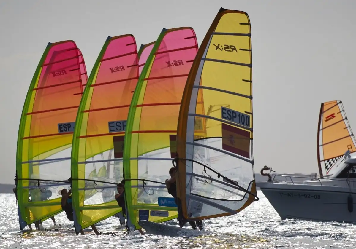 El Real Club de Regatas de Alicante ha sido la sede que más clases ha acogido durante las primeras jornadas de la competición: 420, Kite Boarding, Open Foil, Raceboard, RS:X, Techno Plus, Techno SUB15 y SUB17