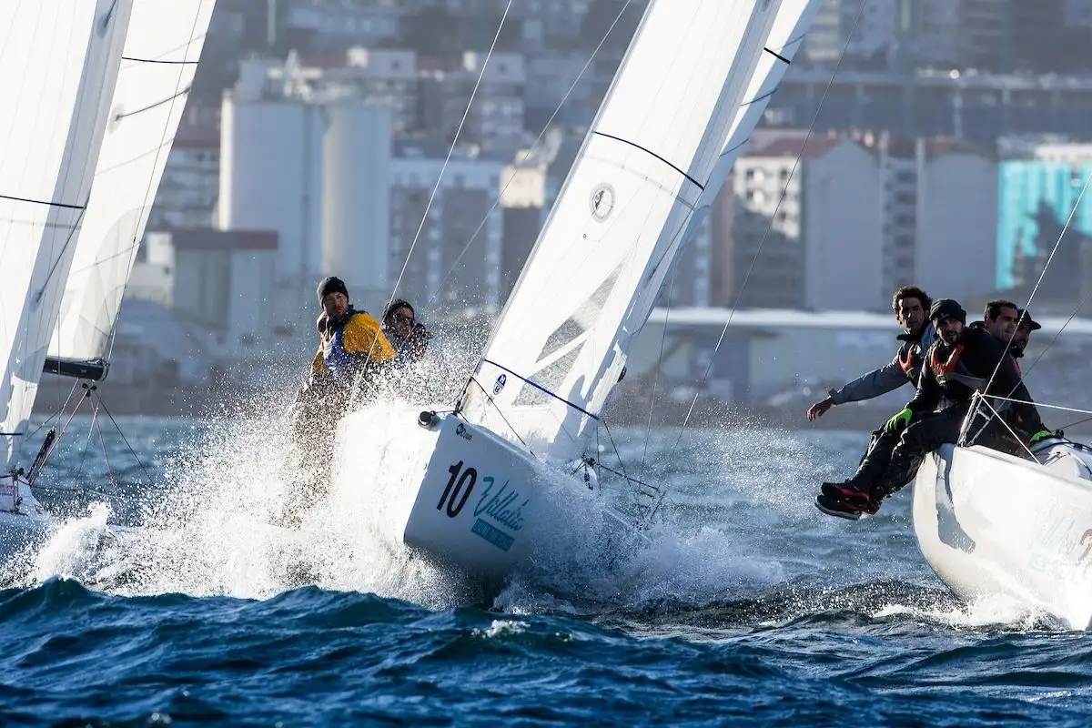 “Noticia” del Marítimo de Santander es líder, seguido de dos barcos del Náutico de Vigo: “La Guardia & Moreira” y el “Abril Verde” que patronea el ourensano Luis Pérez Canal (Foto María Muíña)