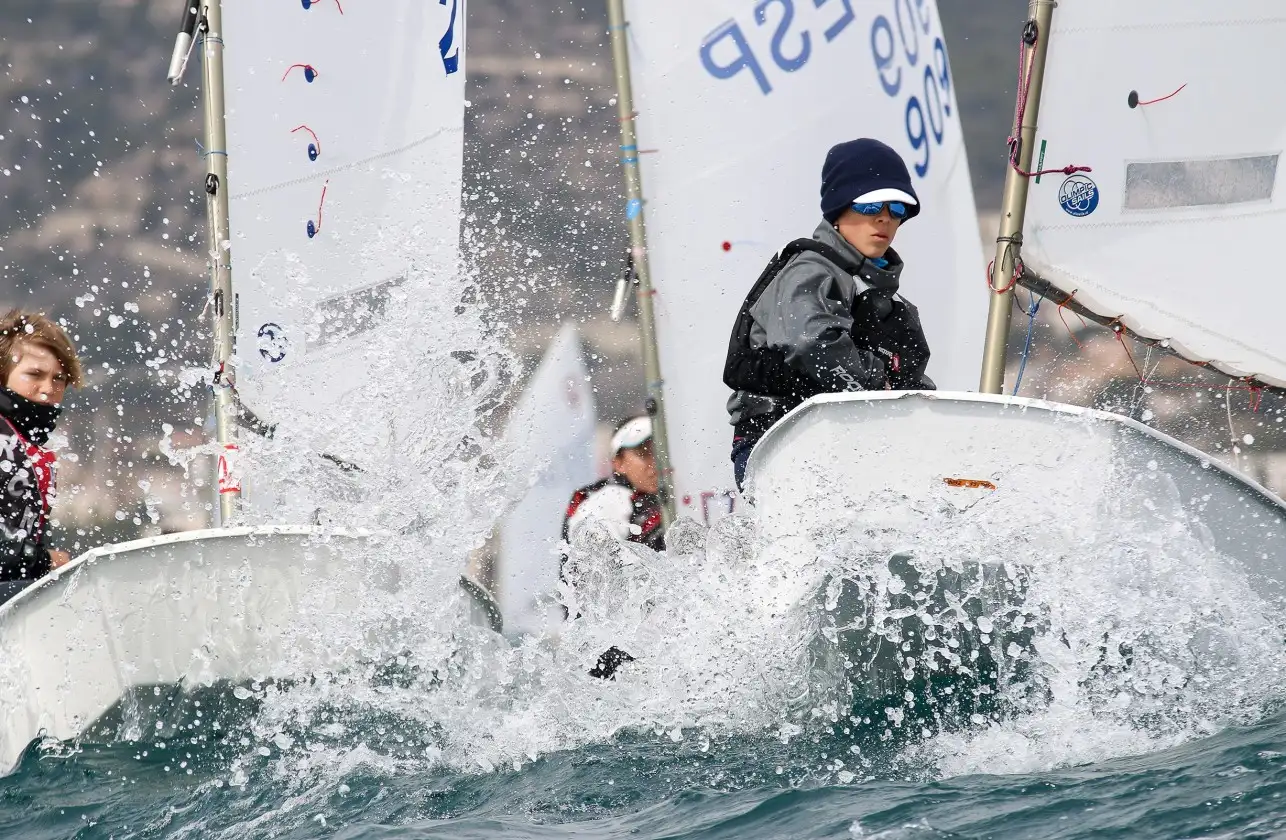 La primera cita tendrá lugar este fin de semana, 22 y 23 de febrero, con los Optimist como únicos protagonistas y con el aliciente de ser prueba puntuable para la Copa Autonómica de la Comunidad Valenciana (Foto Pep Portas)