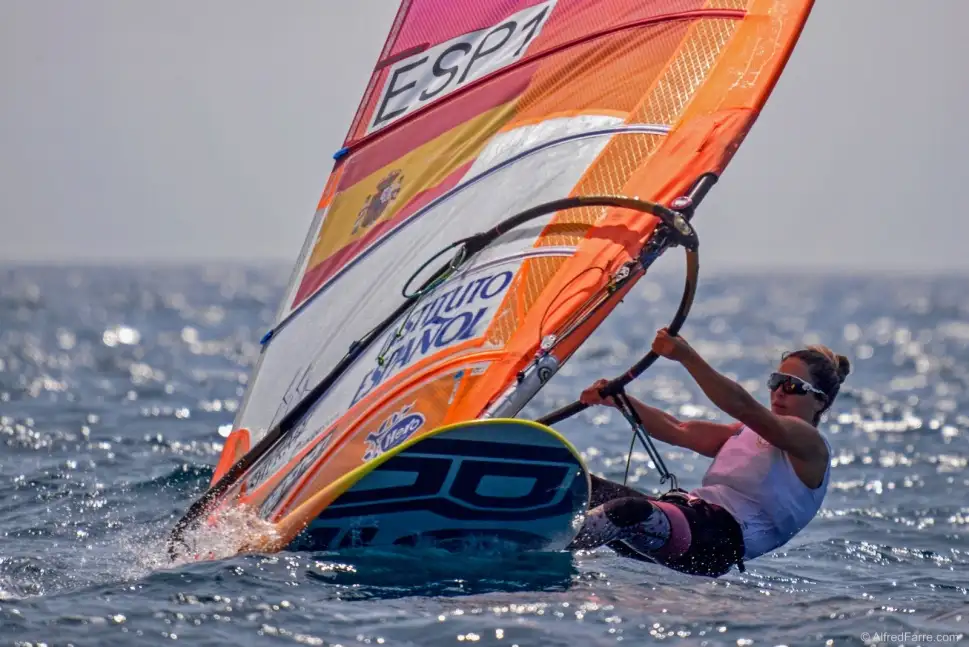 La andaluza Blanca Manchón muestra una buena progresión entrando en la regata final en el noveno puesto