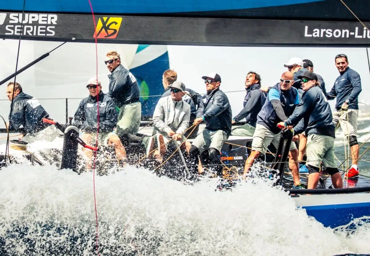El barco ruso gana la única manga del día, que estuvo marcada por un viento de 25 nudos y en la que Phoenix 11 y Quantum recuperan terreno al Azzurra en la general