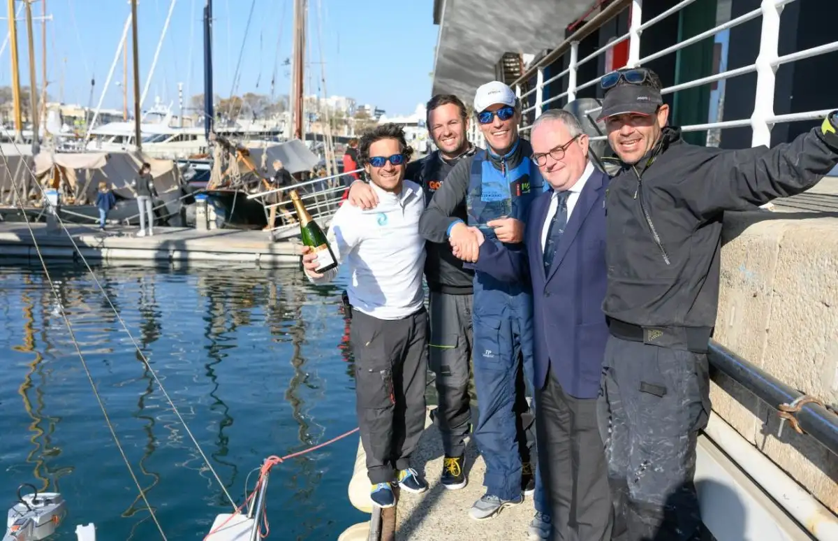 Martínez Doreste y su "tripu" festejando la victoria en Barcelona