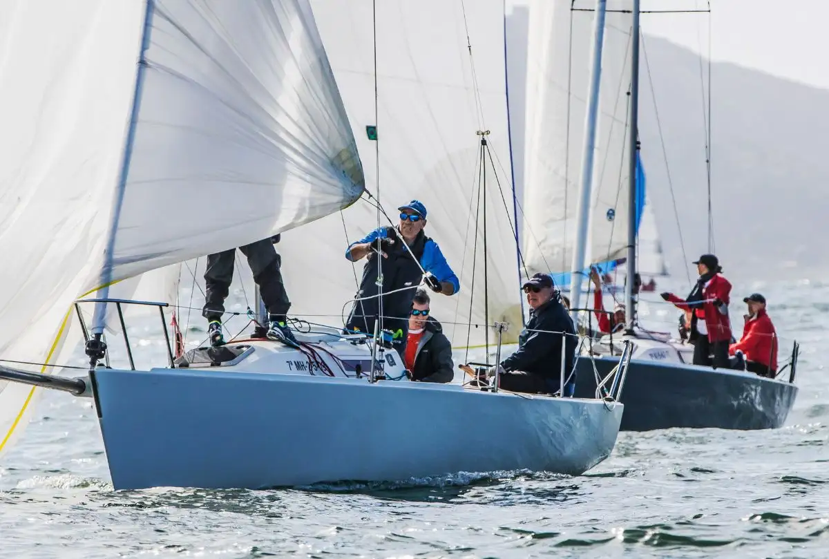 "Aklboroto" de Juan Ameneiro con Javier Aguado a la caña... uno de los mejores patrones españoles de J80 (Foto Rosana Calvo)