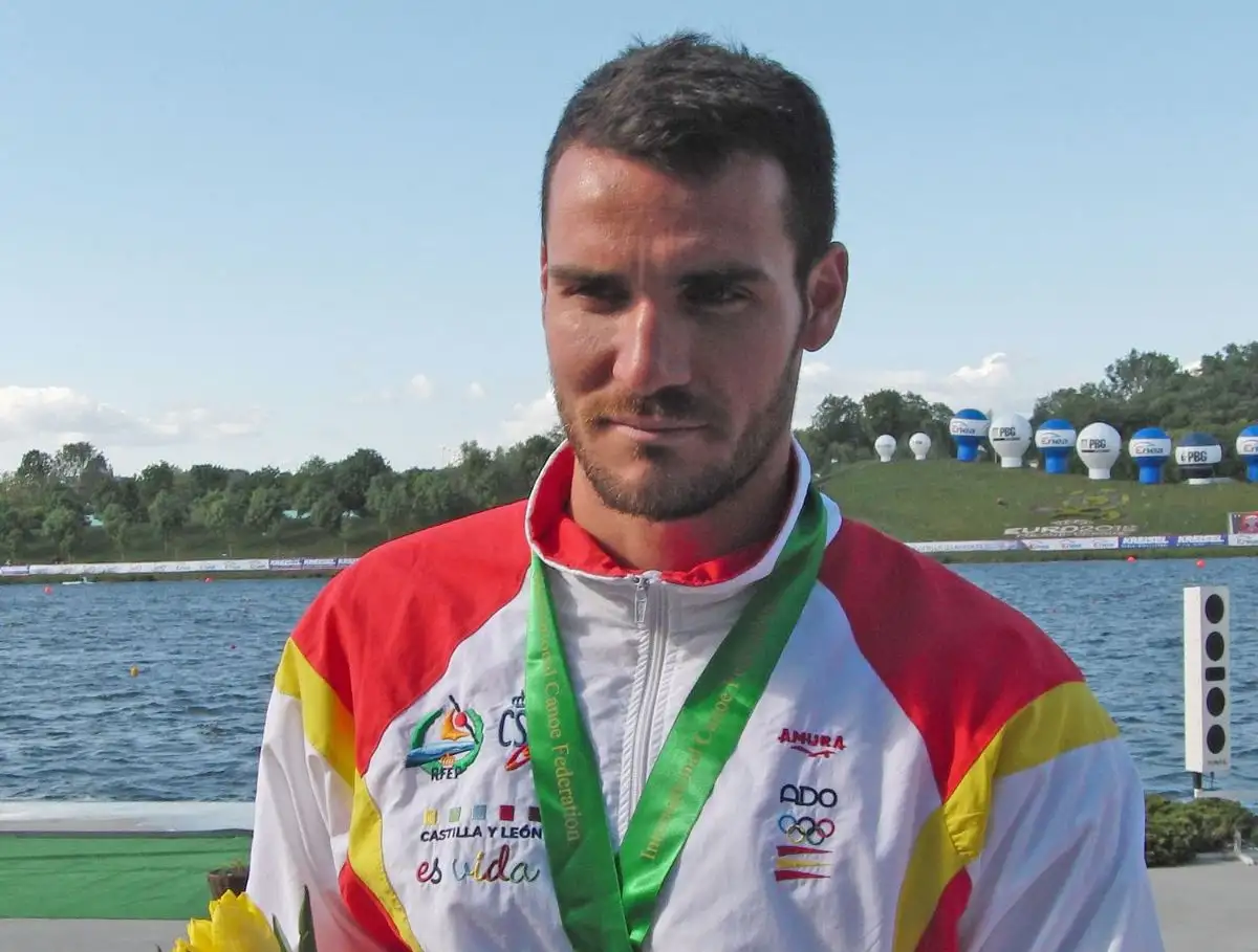El doble medalla de oro y tres veces camepeón del mundo... no solamente es un extraordinario atleta... es un caballero