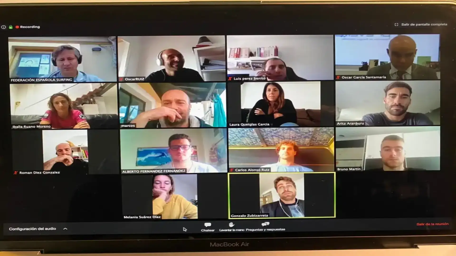 140 partecipanti al primo incontro "una linea" del surf spagnolo