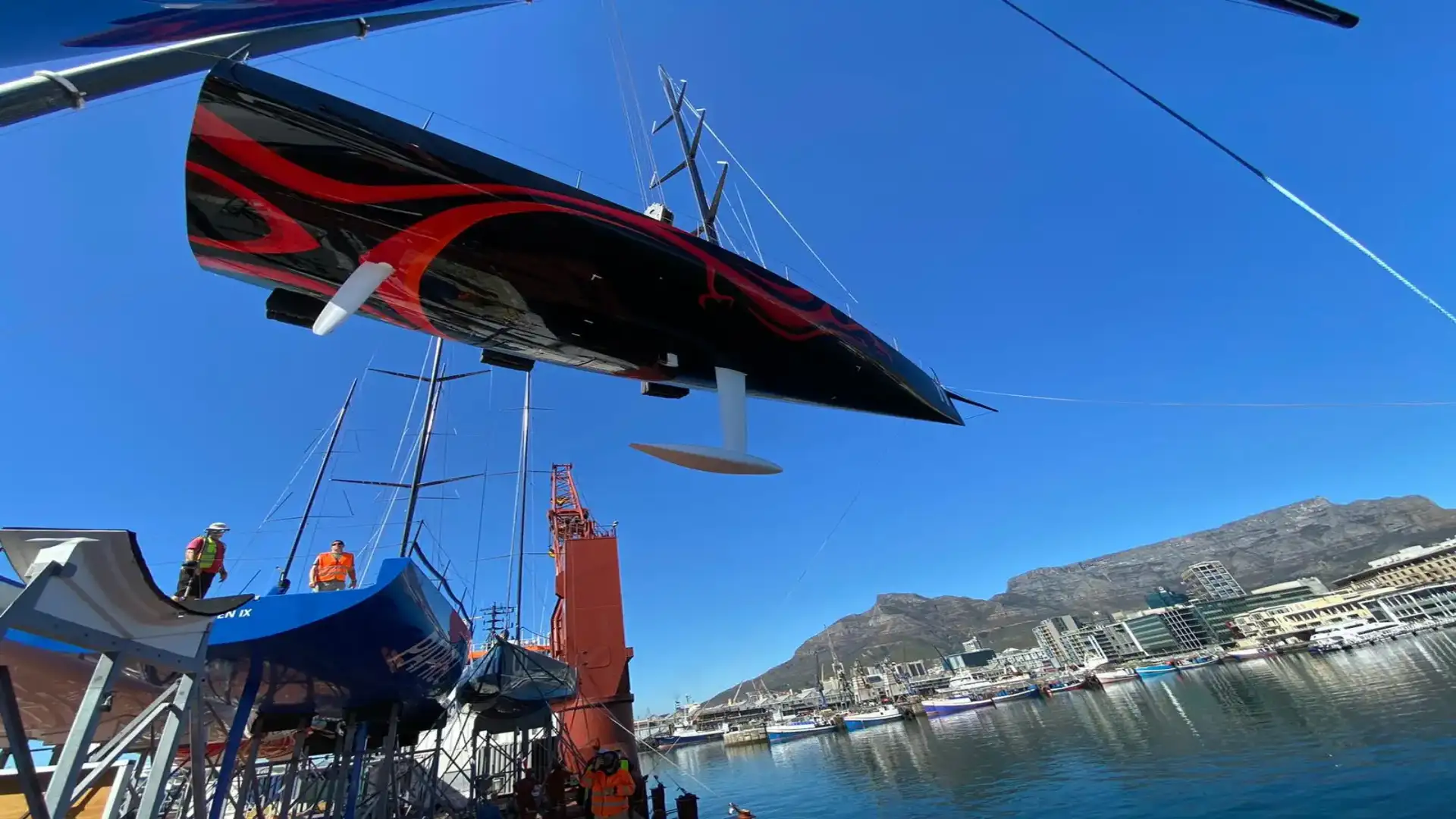 La BBC Dolphin naviga a Valencia da Città del Capo, con il 9 TP52