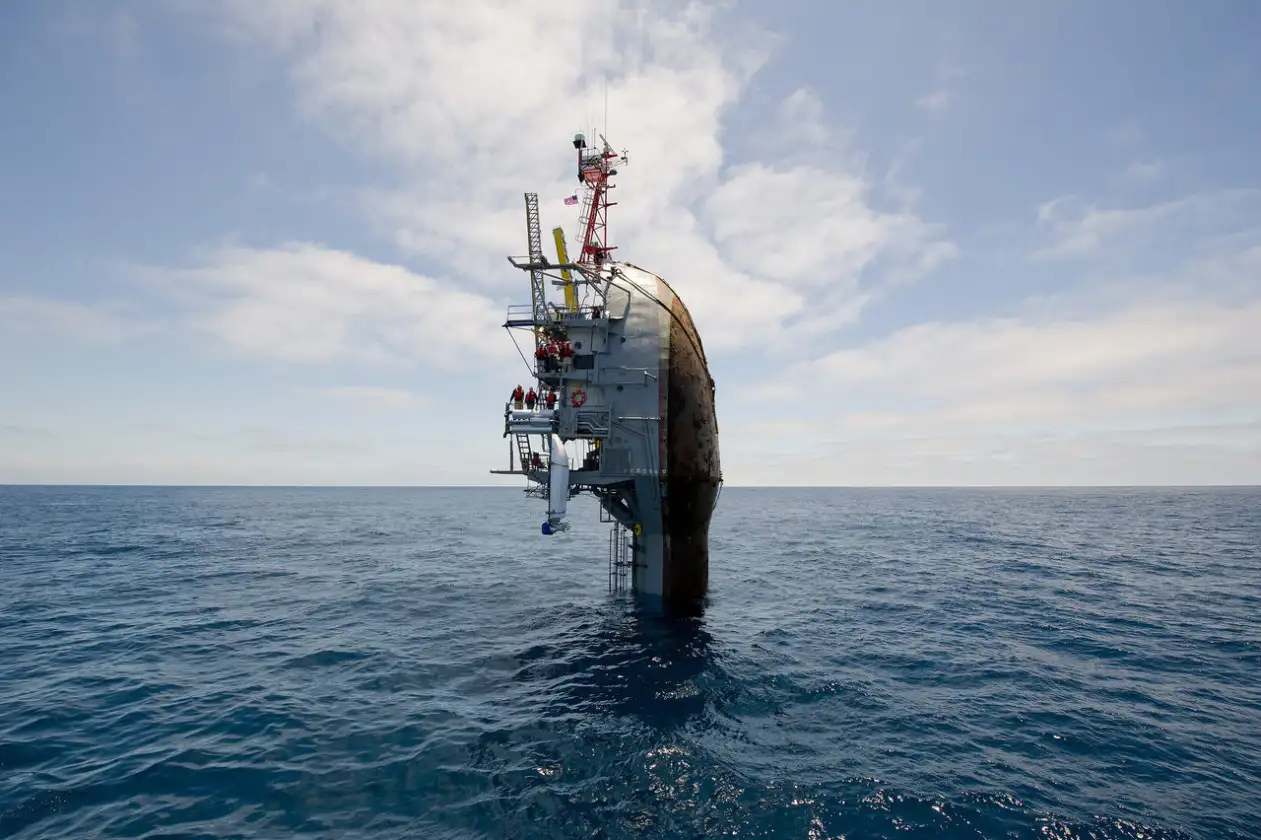 Actualmente el FLIP recoge datos meteorológicos en todo el mundo, aunque su principal área de operaciones es la costa oeste de los Estados Unidos (Foto US Navy)
