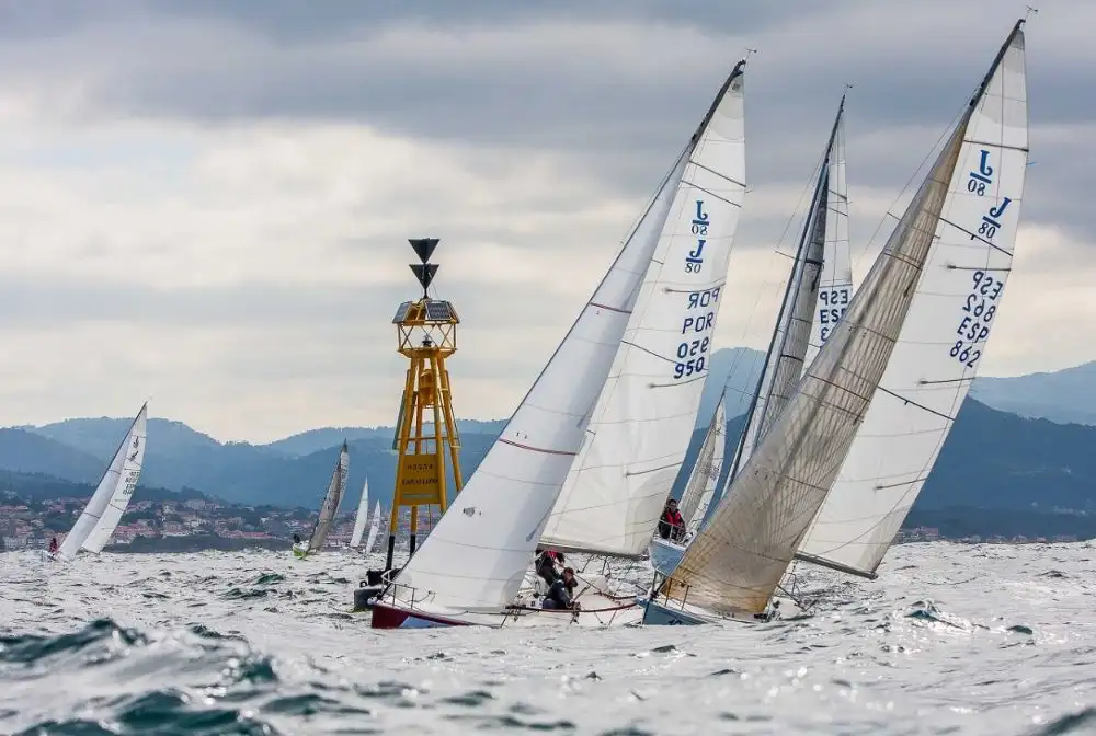 Es el noveno año consecutivo que la Real Federación Gallega de Vela delega en el club baionés la organización de este evento (Foto Rosana Calvo)