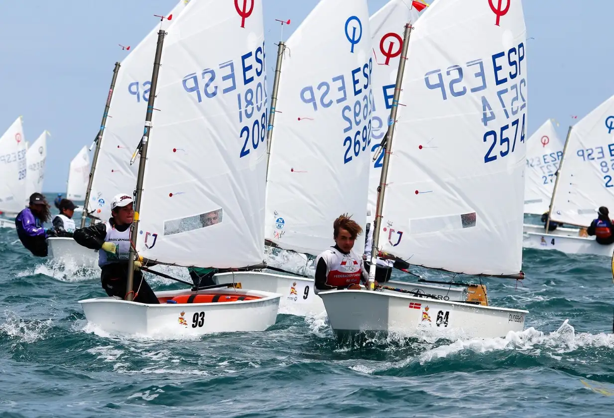 La Asociación Náutico-Deportiva Juan Montiel acogerá la cita de vela infantil, así como el Nacional por Equipos de Autonomías, entre los días 27 de julio y el 2 de agosto, bajo un estricto protocolo de seguridad en relación con el Covid-19 (Foto Pep Portas)