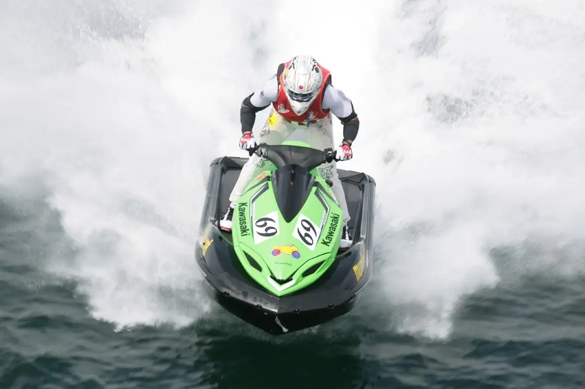 Teniendo como marco de la competición la Ensenada de Baiona, el Campeonato de España de Motos Acuáticas recorrerá diferentes escenarios como las Rías de Pontevedra y Vigo, así como también la Ensenada de San Simón (Foto Juan Caballero)