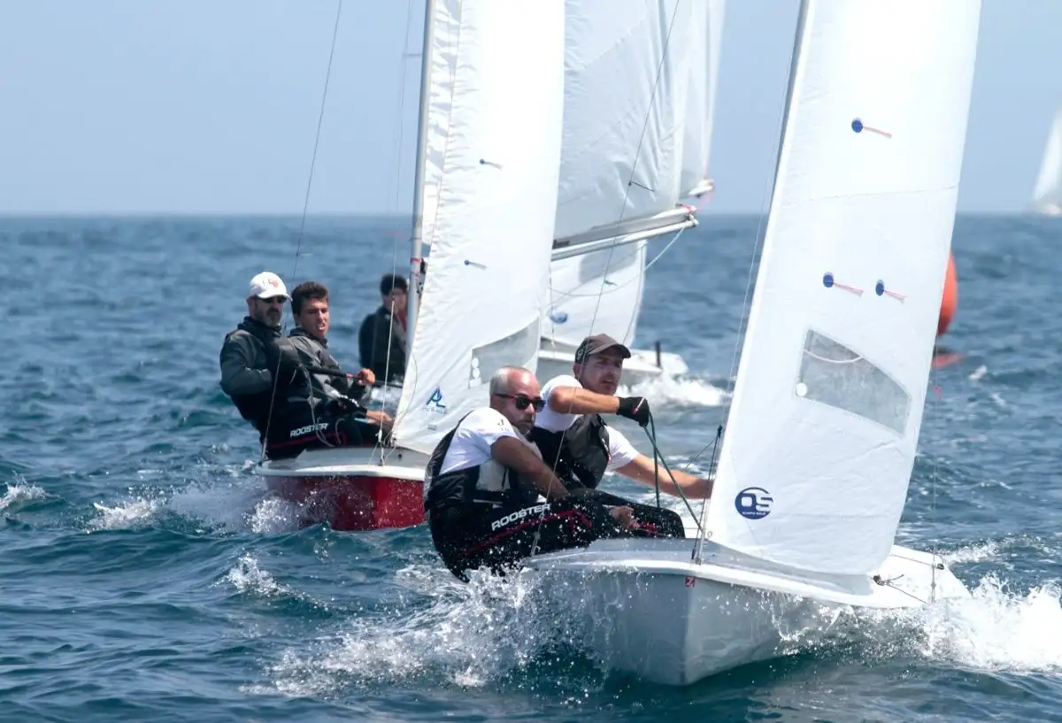 De las cuatro mangas previstas se celebraron tres, dos el sábado y una el domingo, la cuarta prueba tuvo que anularse minutos después de dar la salida al caer el viento. Debido a la la hora, cerca de las 4 de la tarde, el Comité de Regatas dio por concluida la jornada (Foto Félix G.Muñiz)