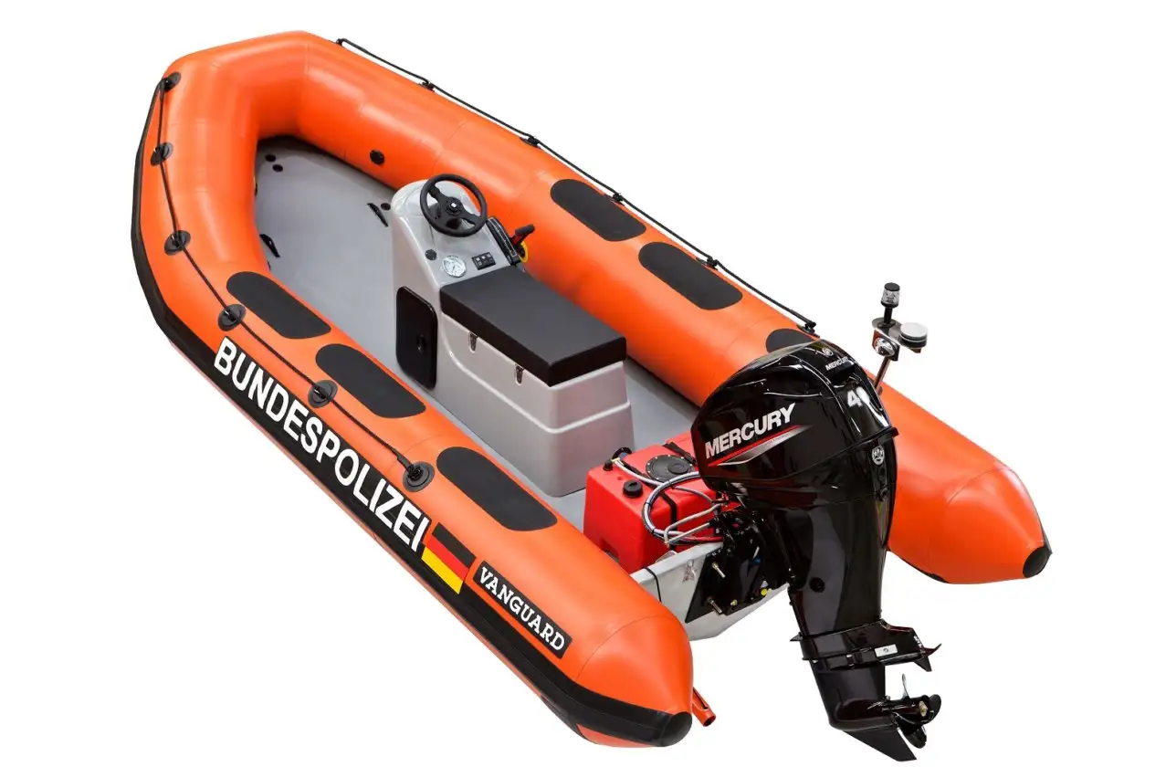 Vanguard Marine diseña y construye embarcaciones para diferentes organismos gubernamentales, militares, de salvamento, guardacostas, fuerzas armadas, policía, aduanas, departamentos de bomberos y operativa SAR. Su condición de astillero proporciona una capacidad absoluta de personalización para adaptarse a los requerimientos del cliente ofreciendo productos a medida avalados por la calidad de fabricación y la reputación de un equipo con más de tres décadas de experiencia
