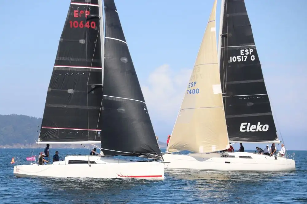 "Lambaix" y "Eleko Mambo" dos de los mejores barcos de este Rías (Foto Pedro Seoane)