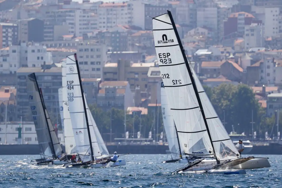 Mañana sábado, tercera y penúltima jornada, ya con una sola regata entre Riveira y la isla de Tambo