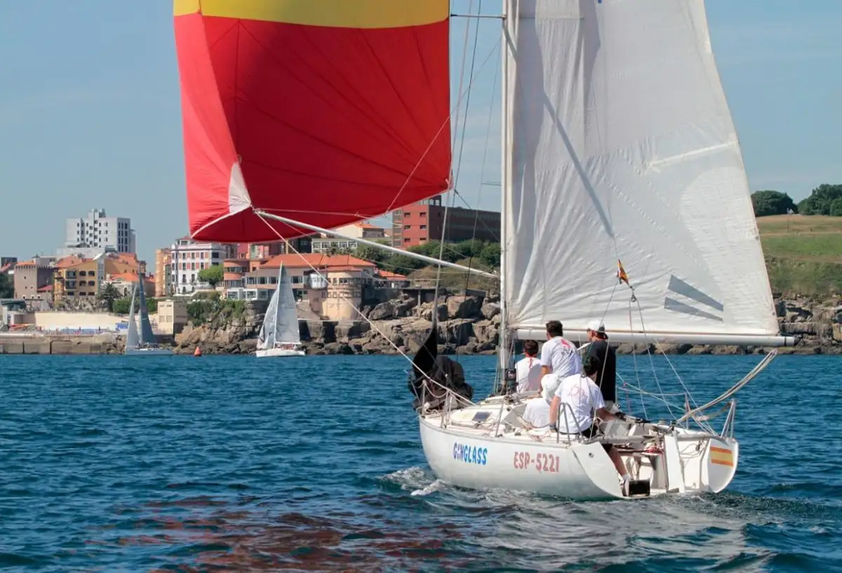 El GS1, de Femando Alonso es el barco a batir, en una regata en la que estarán presentes una buena parte de la flota gijonesa, a los que se sumarán unidades procedentes de otros puertos asturianos (Foto Félix G.Muñiz)
