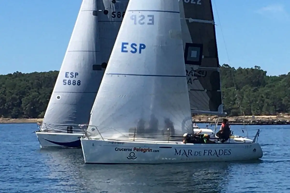 Buen ambiente y muchos barcos para la ya clásica entre Portonovo y Cabo de Cruz