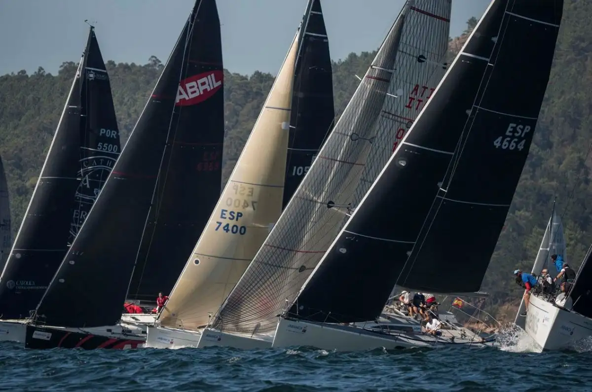 Los barcos de más de 40 piés ofrecieron espectáculo (Foto Lalo R.Villar)
