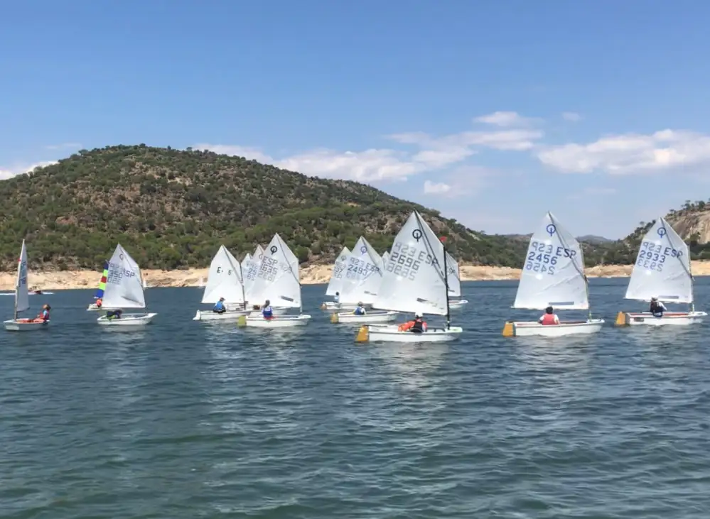 El viento, protagonista necesario para este evento, no faltó a la cita y acompañó durante ambos días, se realizaron seis pruebas muy disputadas... sobre recorridos del tipo barlovento-sotavento se pudieron realizar tres pruebas el sábado, con viento suave del sur de tan solo tres nudos