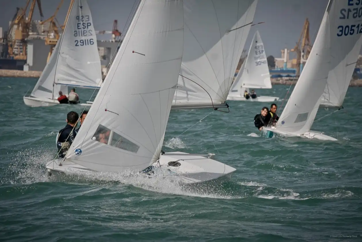 La regata, organizada por la Flota Snipe Cádiz en colaboración con la Federación Andaluza de Vela y el Real Club Náutico de Cádiz, reune 40 snipes
