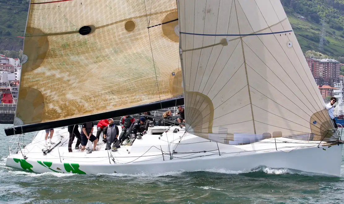 Uno de los habituales el "Maitena"... el barco que más veces ha ganado es el santanderino "Yamamay" con nada menos que 13 victorias