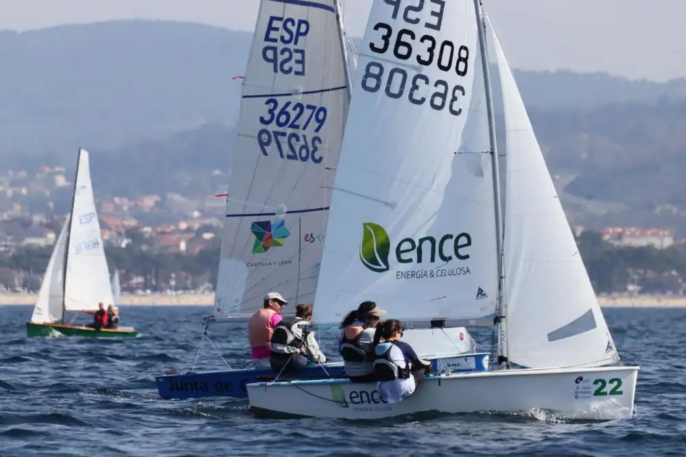 Las campeonas mundiales de vaurien Paula y Paloma Gonzalez (Foto Pedro Seoane)