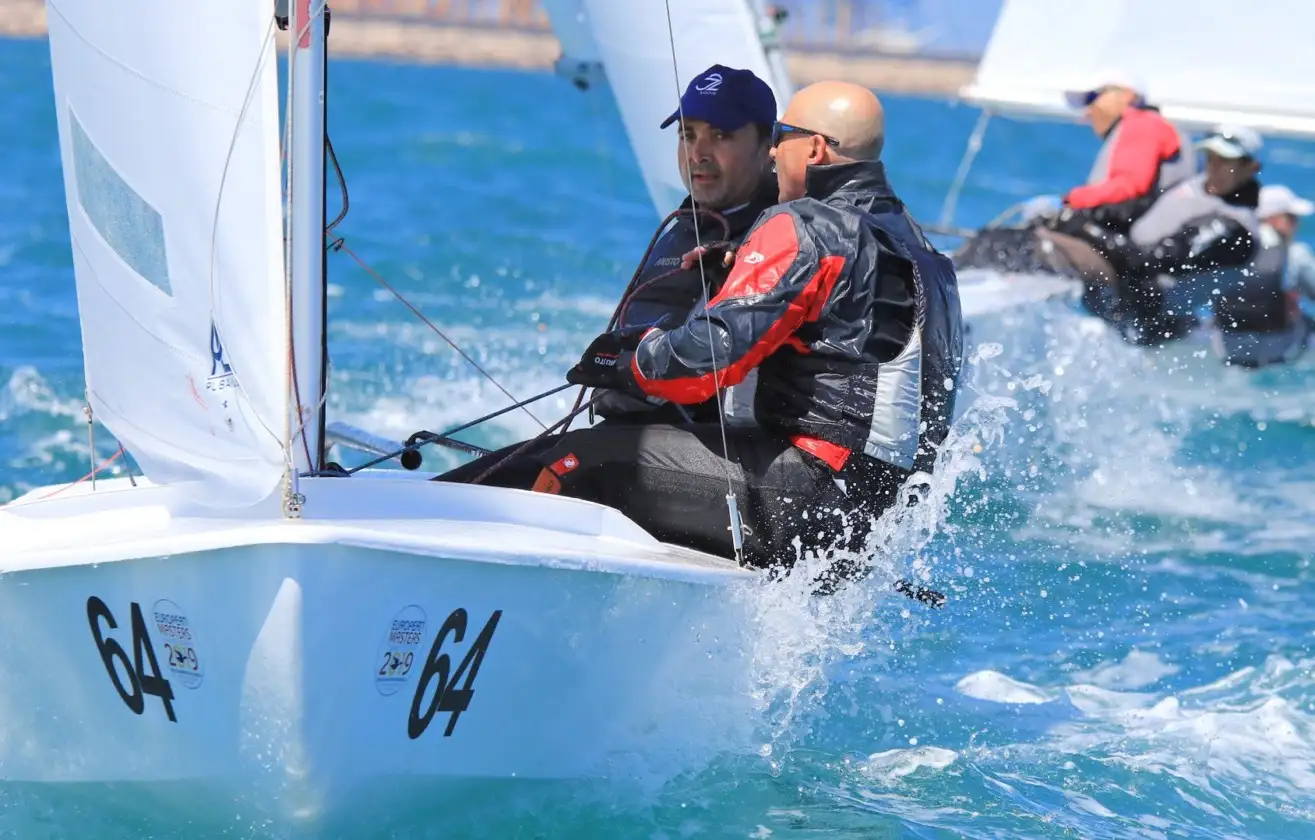 Los participantes competirán juntos pero con cuatro categorías: junior -patrón de entre 45 y 54 años - máster - patrón de entre 55 a 64 años - grandmaster - de 65 a 74 años y Legend Master, para patrones de más de 75 años