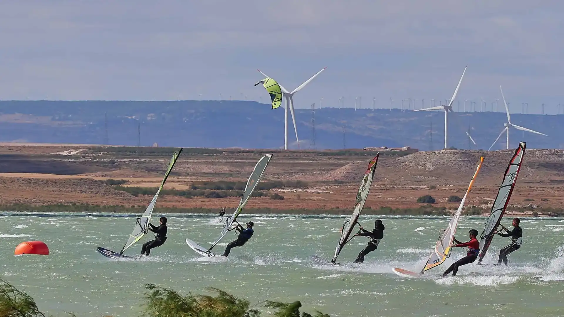 Il vincitore del windsurf Pablo Lacasa nella palude di La Loteta