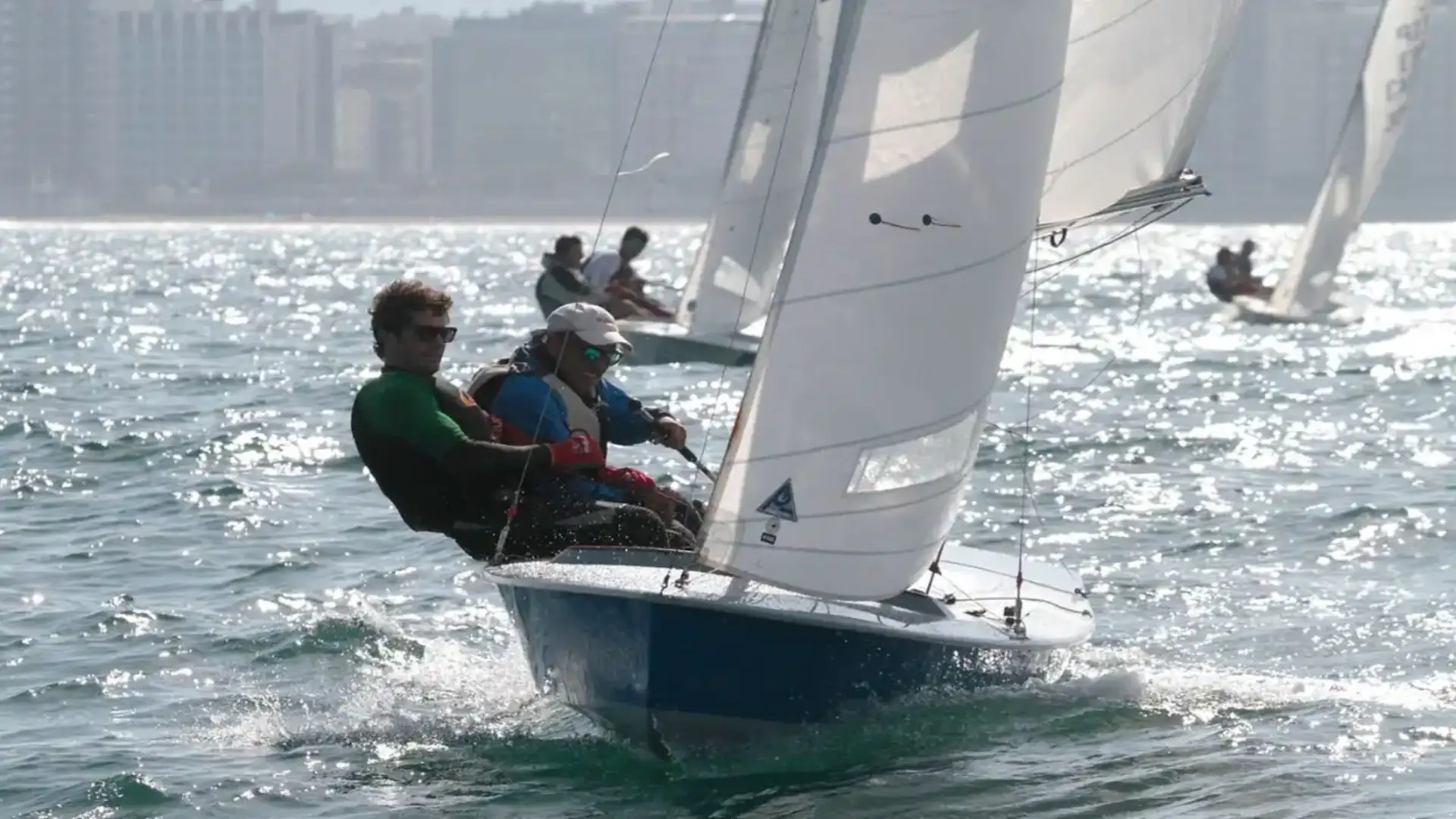 La mancanza di vento costringe la sospensione del Trofeo ispanico a Gijon