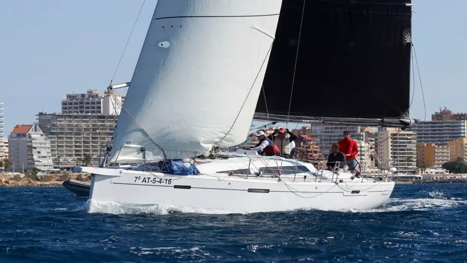 Tagomago III e i campioni Aurora delle Crociere Autonomiche del Valenciano di Vela