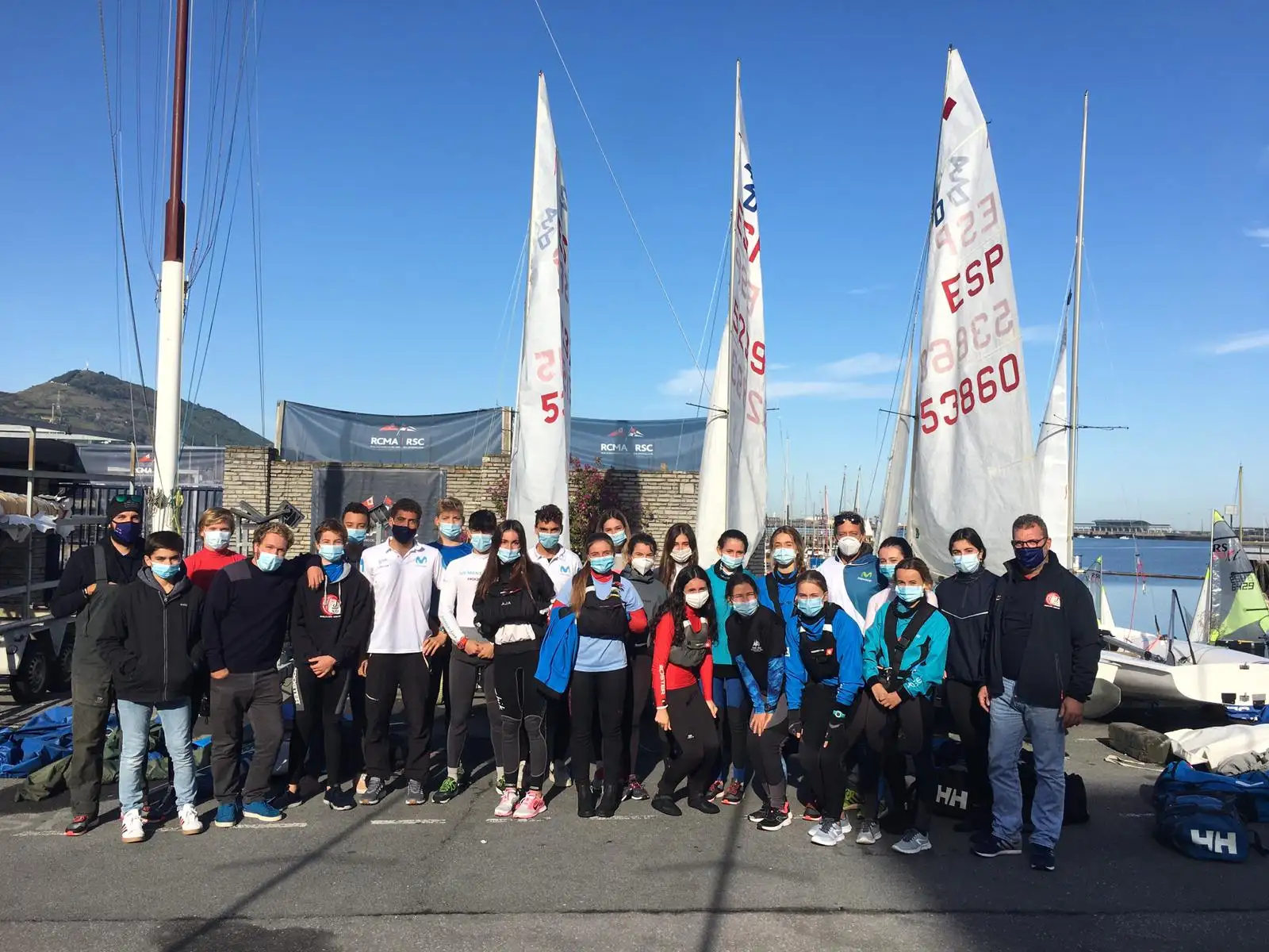 El Equipo Olímpico de 470 con los 420 del Marítimo del Abra
