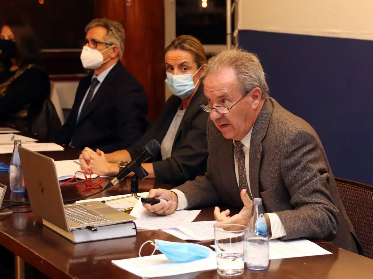 El resultado del ejercicio equilibrado, con un mínimo desfase de 22.000 euros, pese a la pandemia que provocó fuertes desfases en la recaudación