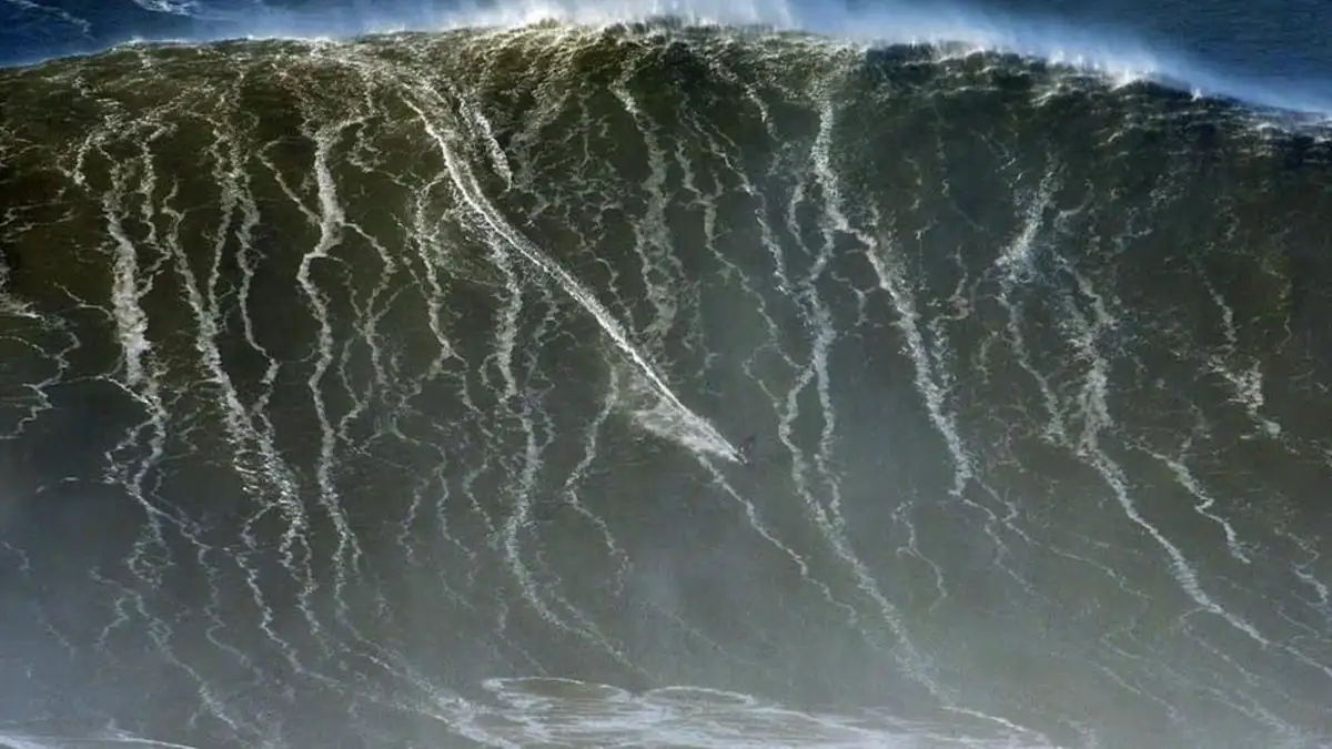 Praia do Norte ha sido testigo, una vez más, de la fuerza que pueden llegar a traer los grandes maretones del invierno