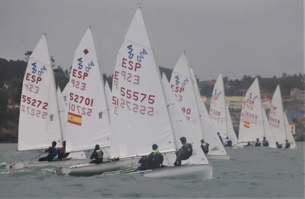 Ameneiro-Lorenzo los ganadores (55575) Coca y Carmen del Náutico de La Coruña (52701)(Foto Pedro Seoane)