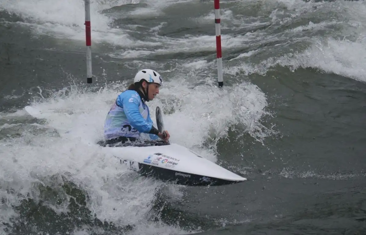 La bimedallista olímpica Maialen Chourraut ha logrado la victoria en la final de K1 (91s.67), tras encajar 2 segundos de penalización en la puerta 9. La palista del At. San Sebastián había vencido previamente en la semifinal. Completaron el podio Mónica Doria (Cadí), que fue medalla de plata (96s.86), y la joven Olatz Arregi (At. San Sebastián), bronce (99s.25)