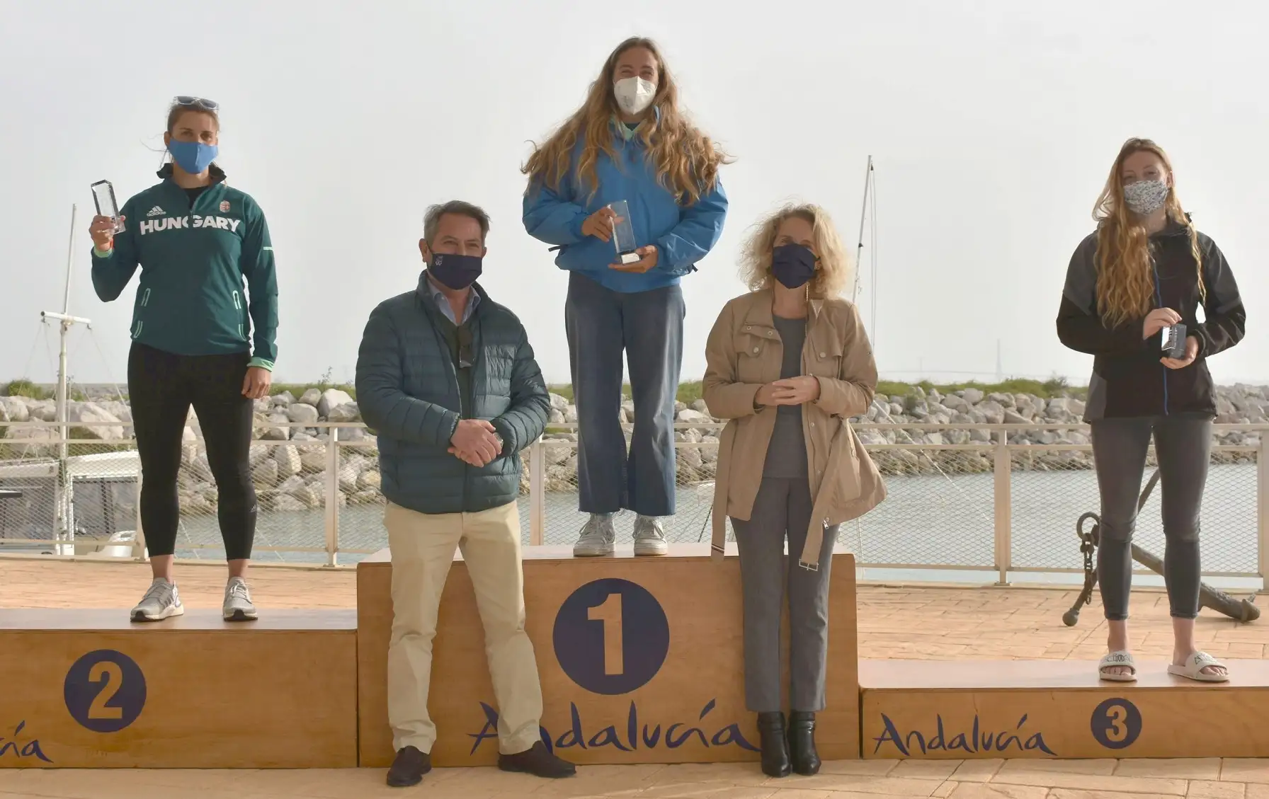 Despedida y cierre de altura en la bahía gaditana. La regata reparte más de una decena de títulos absolutos entre españoles, lusos, croatas y ucranianos. La andaluza Pilar Lamadrid y la portuguesa Carolina Joao hacen pleno en las clases iQFoil e ILCA 6
