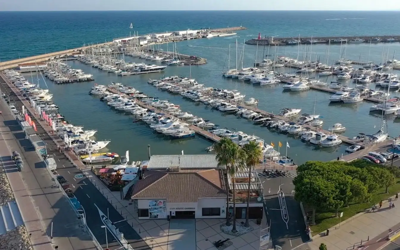 Uno de los mayores focos del charter náutico en el Mediterráneo Norte, es la Estación Costa Dourada, el Club Nàutic Cambrils