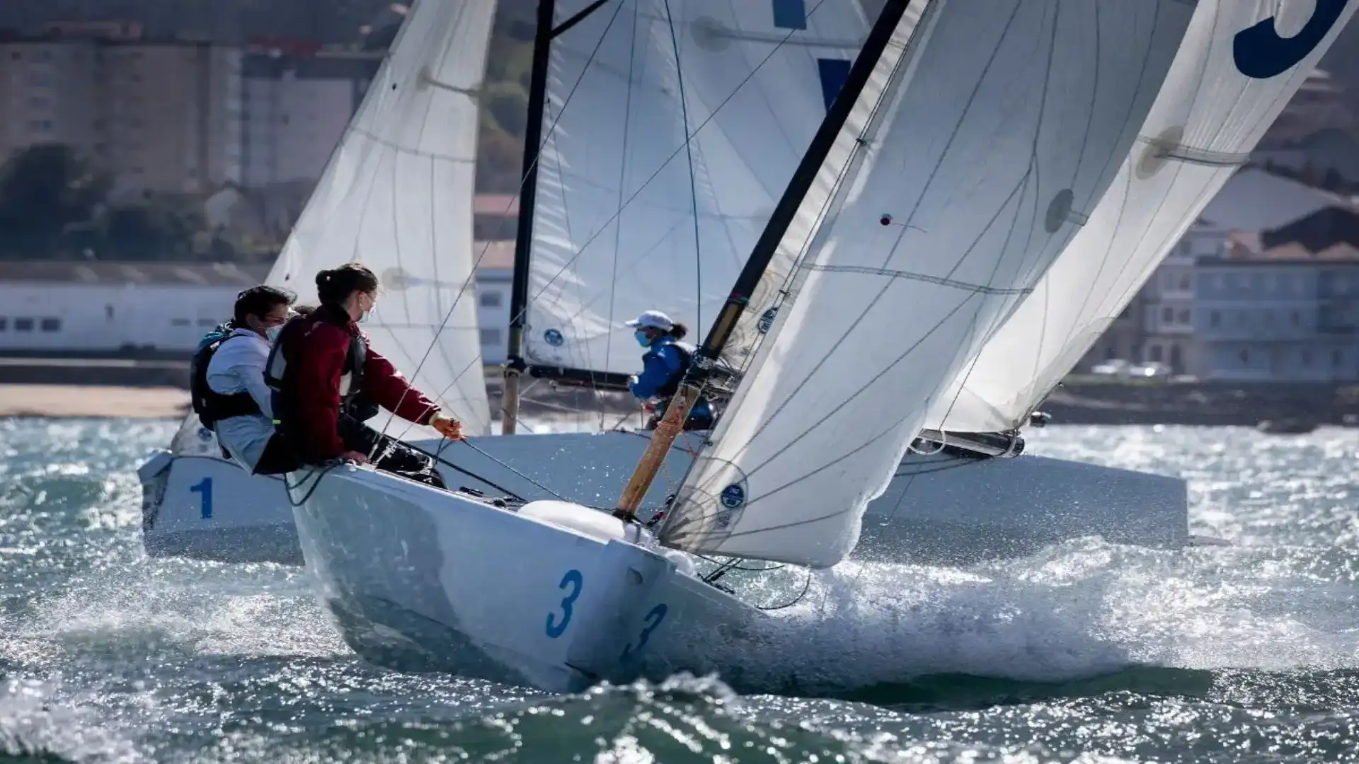 Il primo Royal Mount leader della Regata de la Mujer - Trofeo Xunta di Galizia nell'Arousa Ria