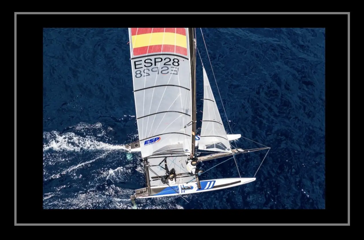 Diego Botín y Iago López Marra en 49er y Tara Pacheco y Florian Trittel en Nacra 17 ocupan la tercera plaza en sus respectivas clasificaciones... el viento sigue caprichoso en la Lanzarote International Regatta, lo que no ha impedido que las tripulaciones del ESP Sailing Team se sitúen en puestos de podio tras la segunda jornada