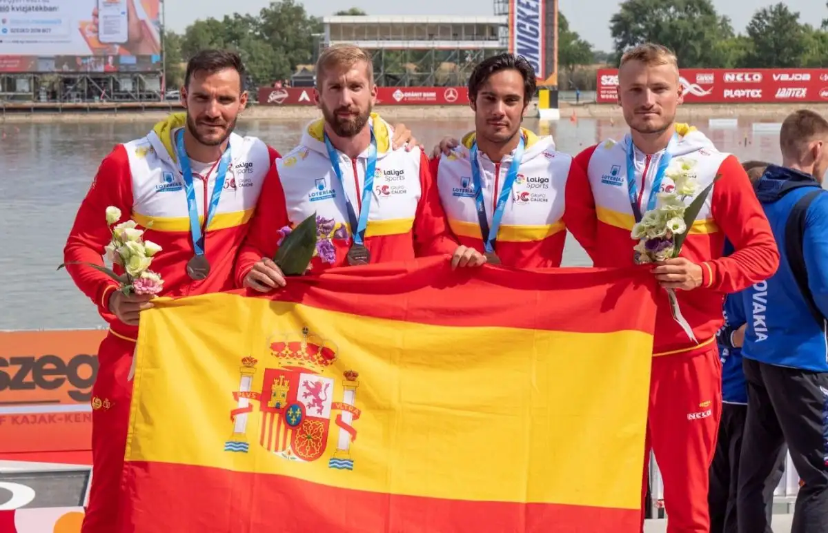 En el proceso selectivo a juicio de los técnicos, la combinación formada por Saúl Craviotto, Marcus Cooper, Carlos Arévalo y Rodrigo Germade obtuvo un resultado claramente superior a las otras dos combinaciones, manteniendo unos valores de número de paladas y frecuencia de palada muy similares, lo que indica una mejor eficiencia en sus paladas derivada, muy posiblemente, de una mejor compenetración y sincronización, elementos decisivos en el rendimiento de una embarcación de equipo