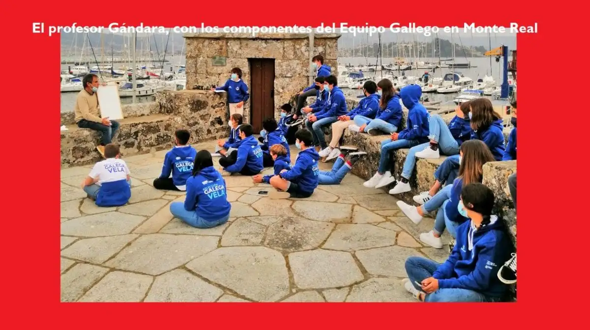 El histórico Javier de la Gándara aconsejando al equipo gallego - Foto Roy Alonso