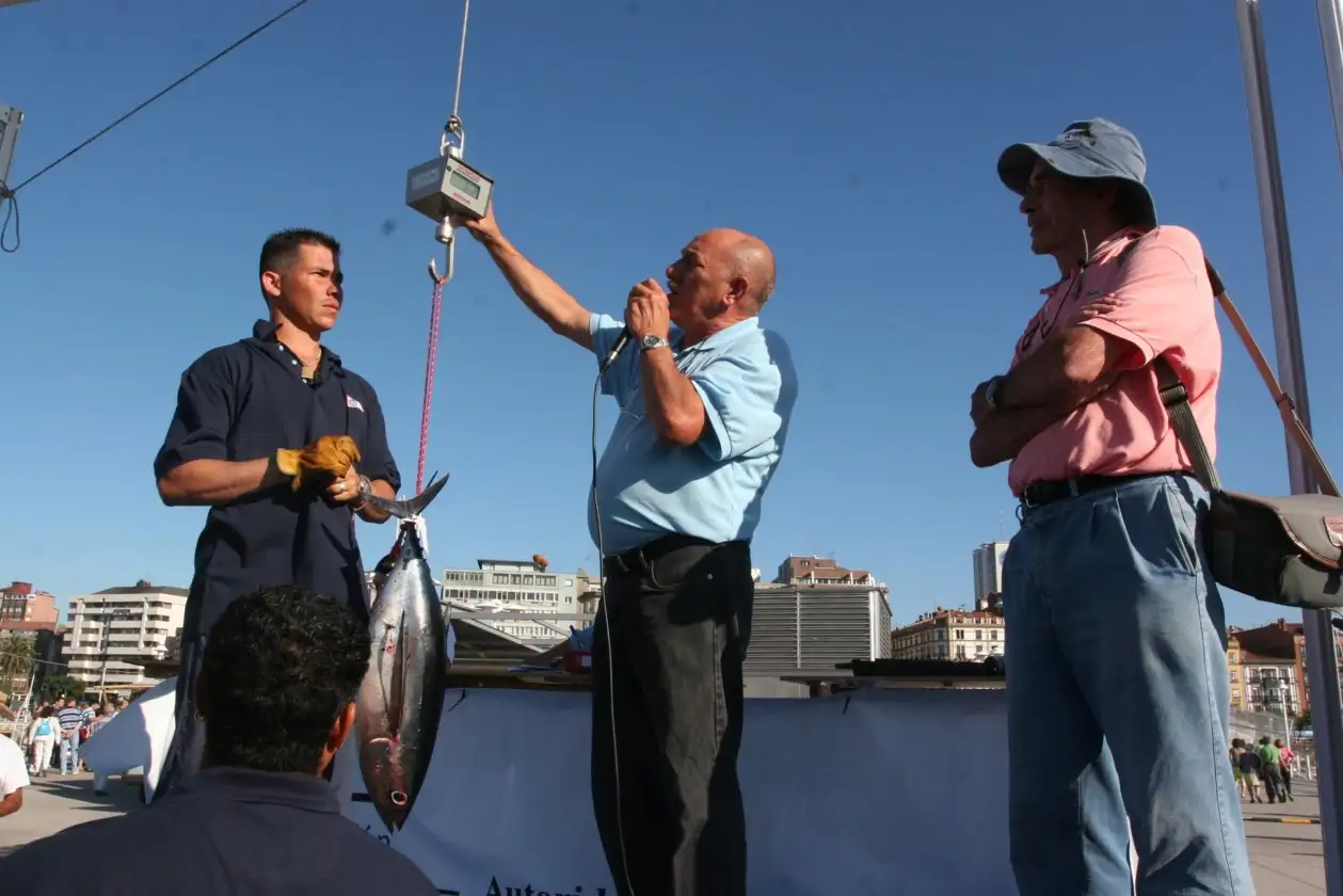 Juan Colom fue el jefazo de la pesca deportiva por tres días fuera de su Mediterráneo amado: en Gijón (Foto Pedro Seoane)