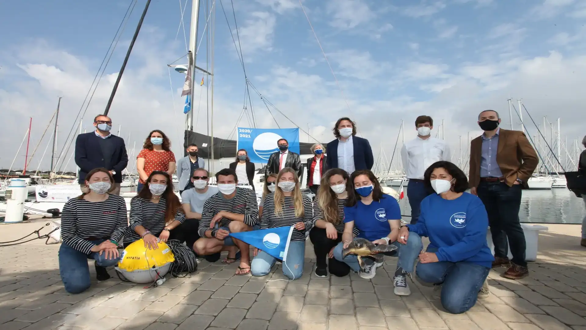 La nave dell'organizzazione non governativa Sea Plastics ricala nel Puerto Deportivo del Náutico de Valencia