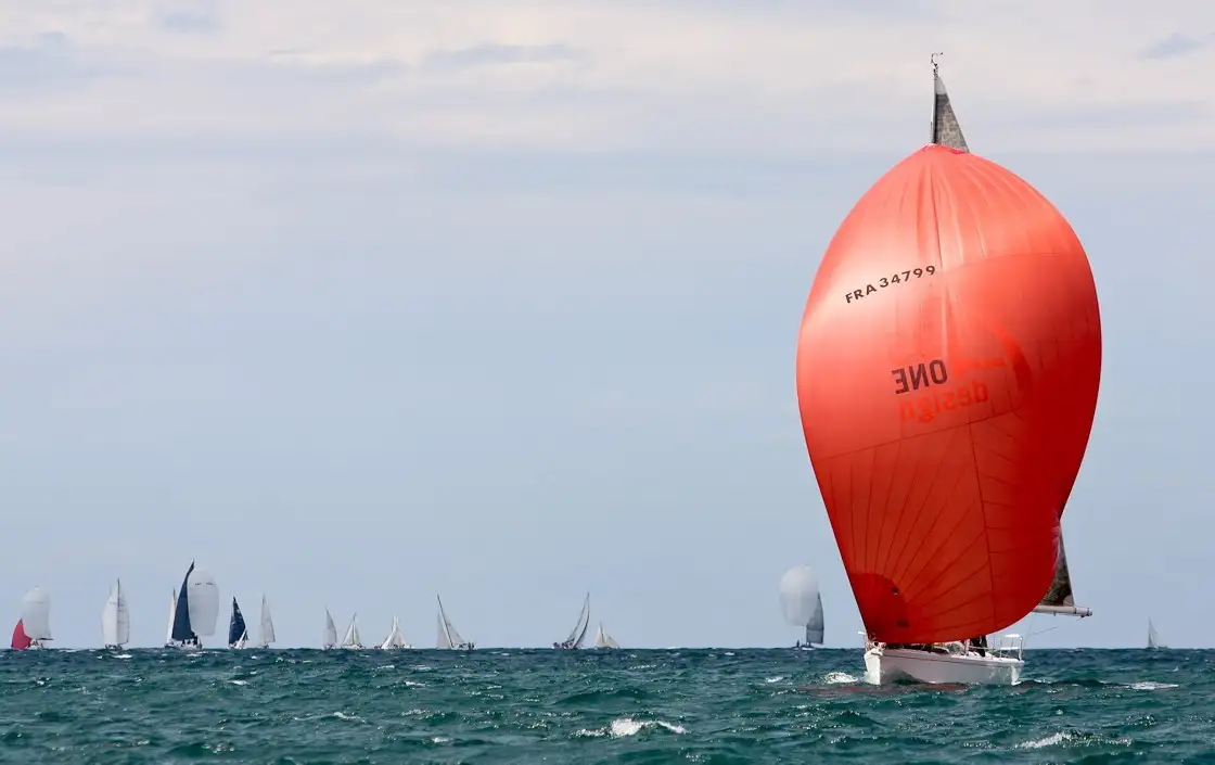 El Tchin Tchin ganador en 2019 que ha sido la última edición celebrada. Esta regata tan peculiar del mundo de la vela, que se celebró de forma virtual en 2020, es una de las clásicas en el Cantábrico y siempre es una de las jornadas más esperadas por los regatistas para tomar parte en esta histórica cita