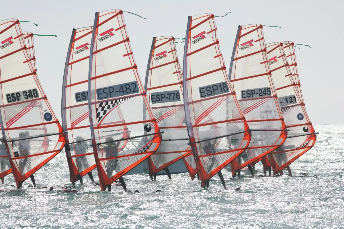 Englobado en el II Gran Premio Honda Esteban Parres, el CN Santa Pola acoge este fin de semana el Campeonato Autonómico de la CV de Windsurf & IQFoil