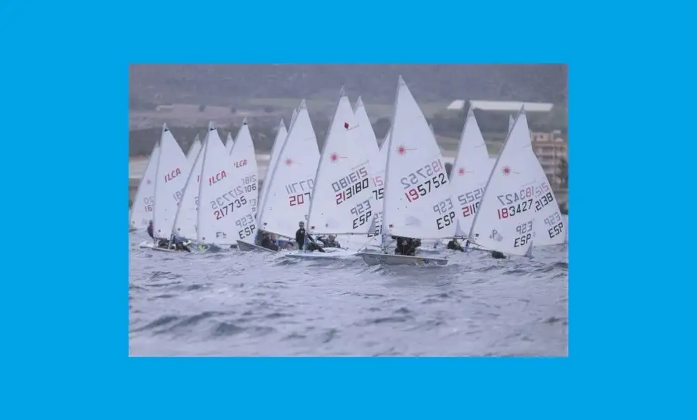 La segunda jornada del campeonato de España ILCA 6-Trofeo Beatriz García, en la AND Juan Montiel, ha estado marcada por el escaso viento en la primera prueba y mucho en la segunda