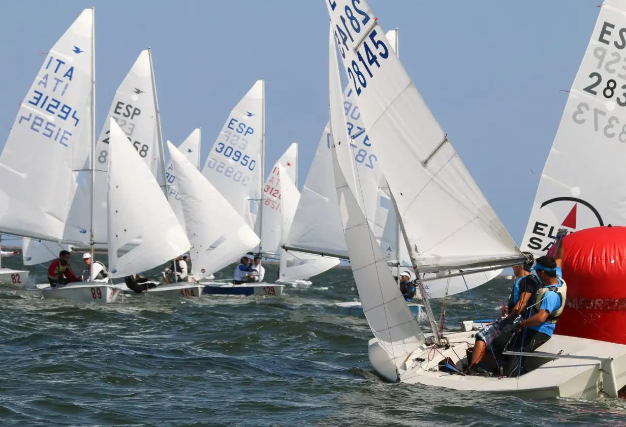La emblemática regata del RCN Valencia, que se celebra entre los días 1 y 2 de mayo, cuenta con altísima participación, con regatistas de la Región de Murcia, Euskadi, Baleares, Andalucía, Asturias, Canarias, Comunidad de Madrid y Comunitat Valenciana, añadiendo a los países de Bélgica, Italia y Portugal (Foto Pep Portas)