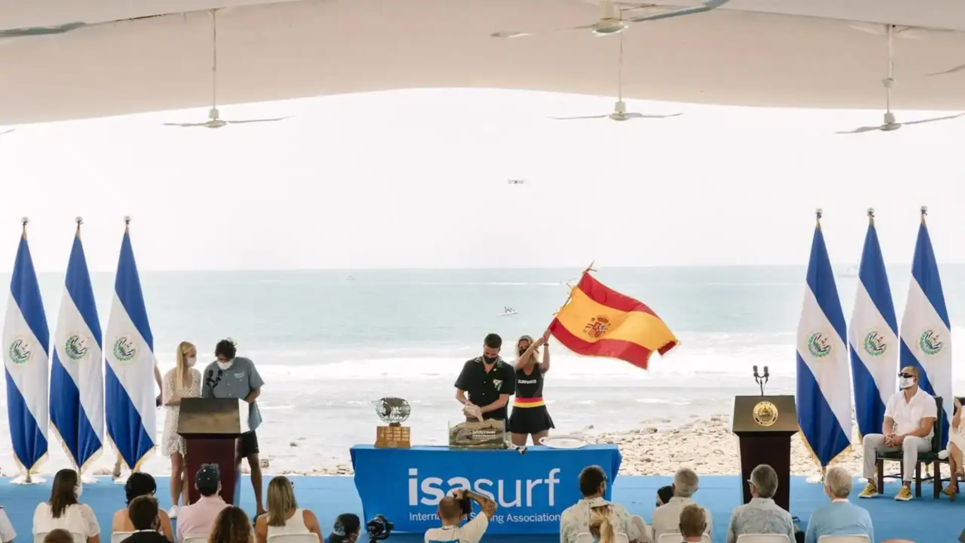 Cerimonia di apertura del ISA World Surfing Games 2021 a Surf City El Salvador
