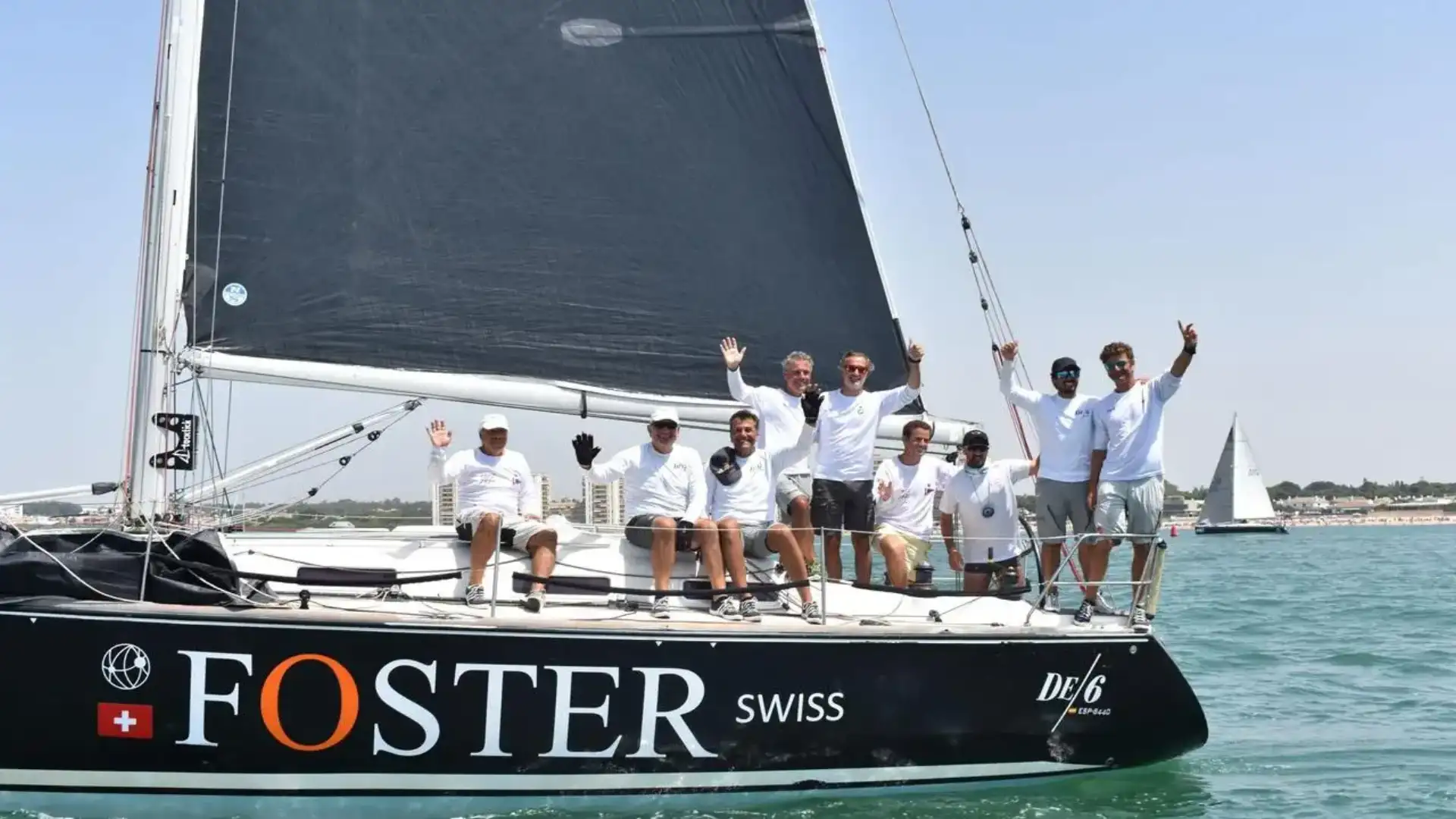 Vittoria dura nel porto del DE 6 Foster svizzero di Nacho Zalvide