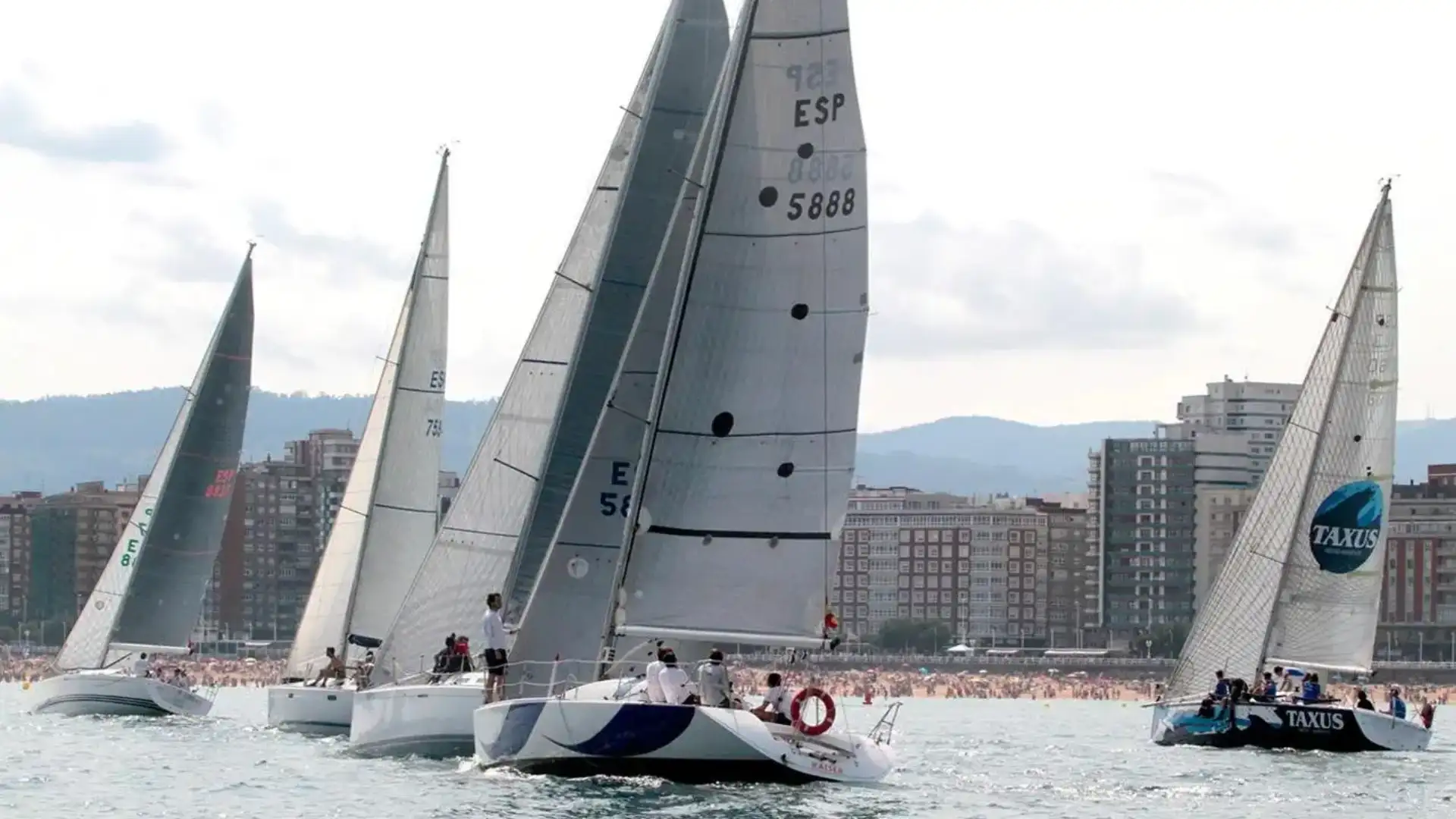 GS1 di Fernando Alonso nota il presidente del Trofeo dell'Astur de Regatas de Gijón