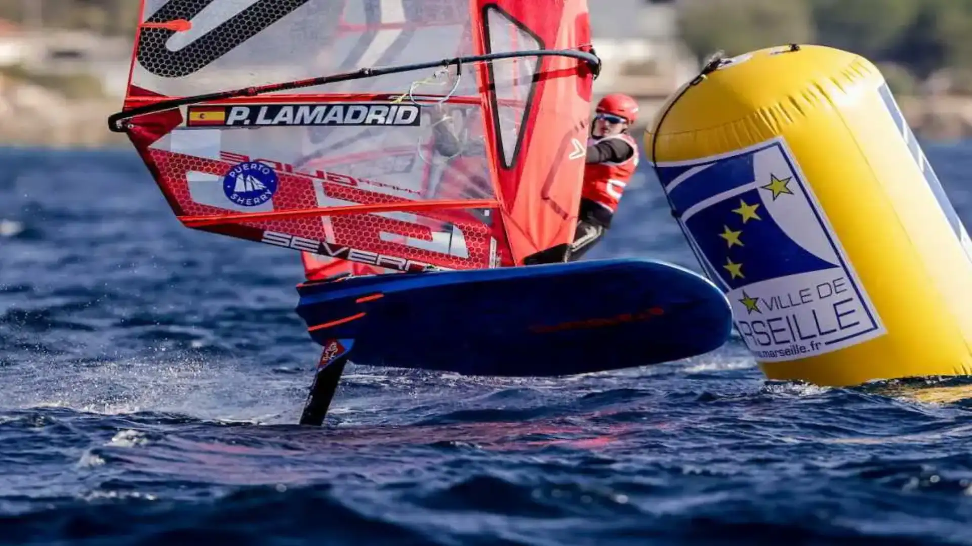 Pilar Lamadrid entra nella Top5 dell'iQFoil European di Marsiglia